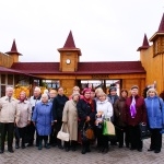 Пенсионеры провели День пожилого человека в зоопарке