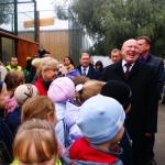 Валерий Шанцев пообщался со школьниками, пришедшими на открытие павильона