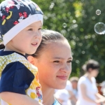 Тысячи детей и их родителей отпраздновали 1 июня в "Лимпопо"